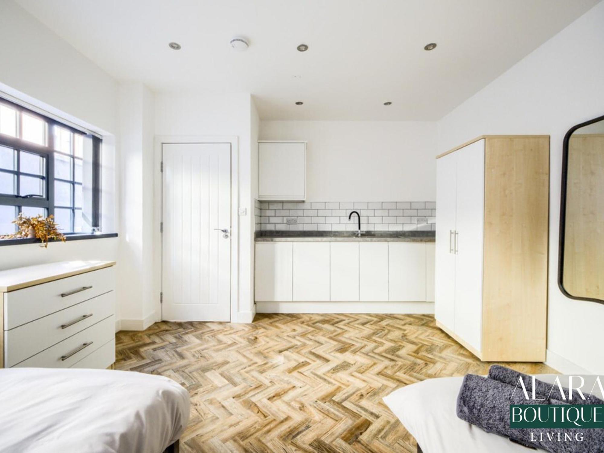 Luxury 3 Floor Townhouse Birmingham - Alara Boutique Living Leilighet Eksteriør bilde