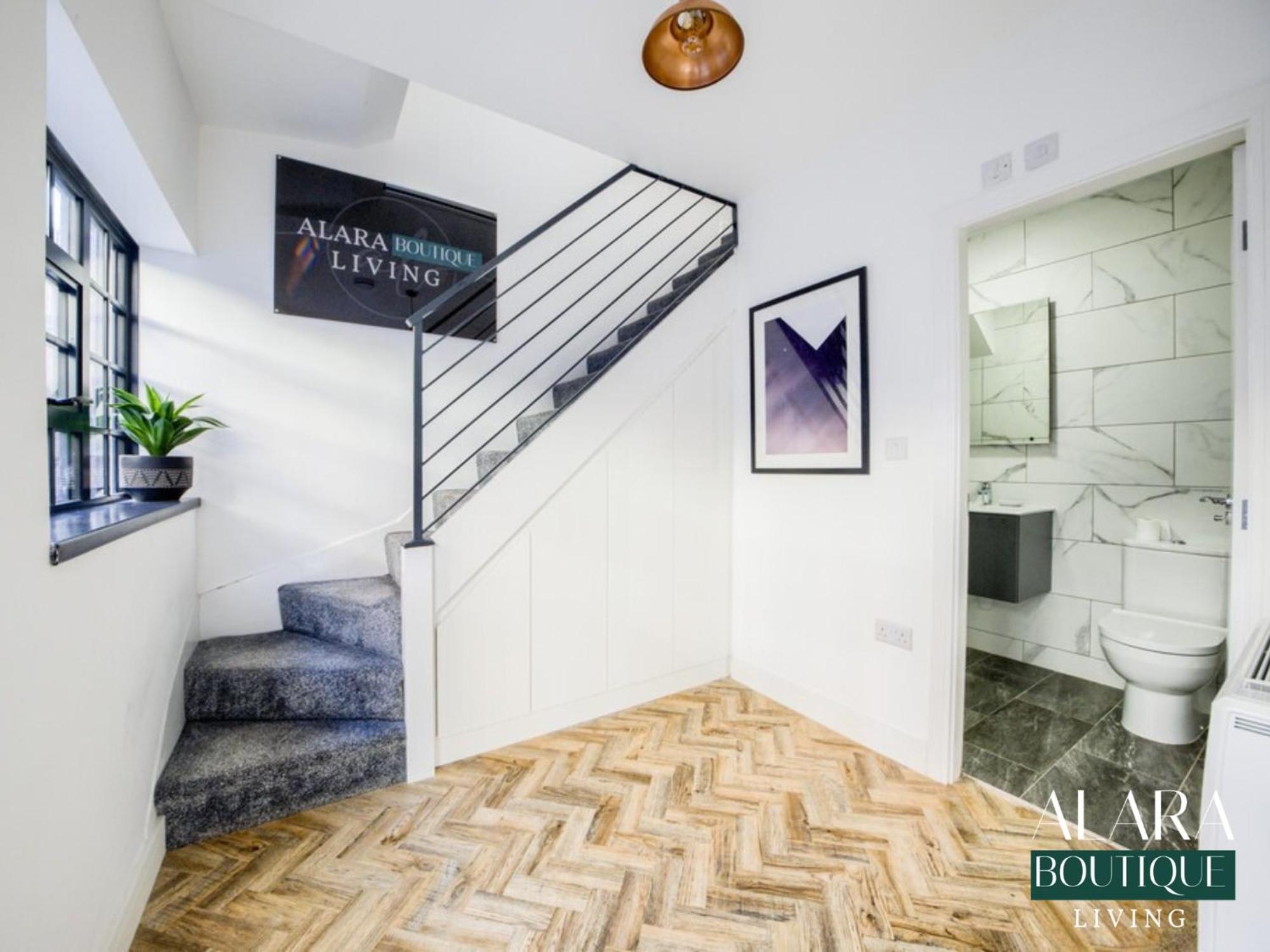 Luxury 3 Floor Townhouse Birmingham - Alara Boutique Living Leilighet Eksteriør bilde